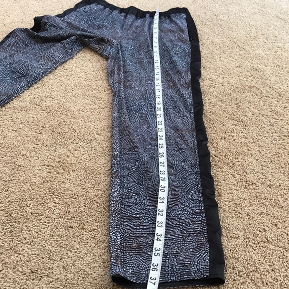 LULULEMON Athletica size M printed joggers/ pants - Picture 7 of 11